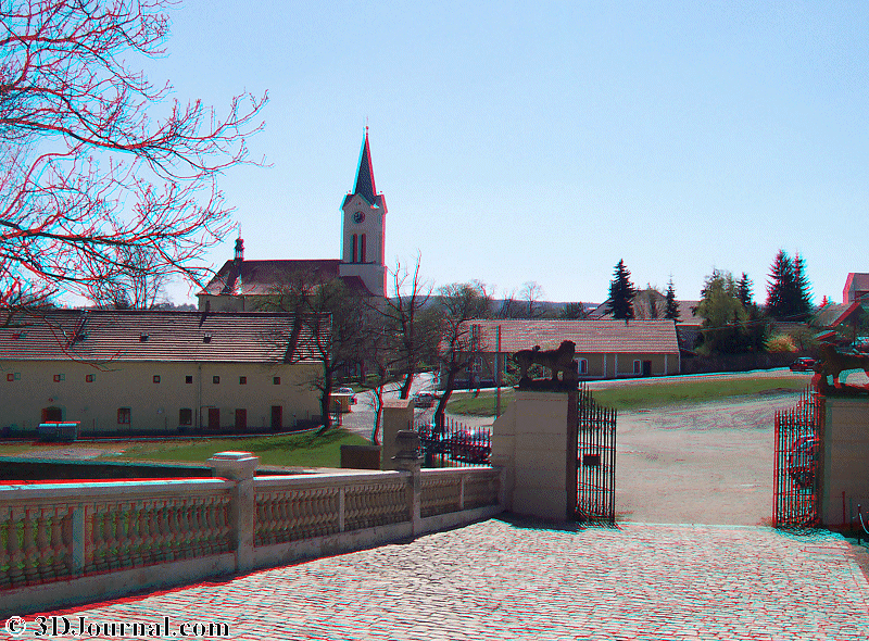 Mnisek pod Brdy - downtown and church