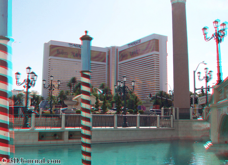 Las Vegas - Mirage hotel from Venetian hotel