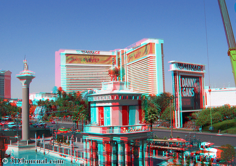 Las Vegas - Mirage hotel from Venetian hotel